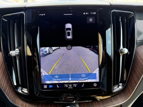 Certified 2023 Volvo XC60 B5 Ultimate w/ Protection Package Premier image 22