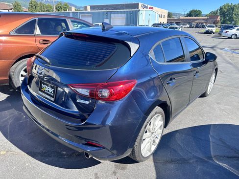 Used 2017 MAZDA MAZDA3 Grand Touring FWD image 3