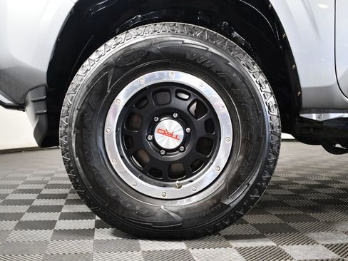 Used 2017 Toyota Tacoma SR image 16