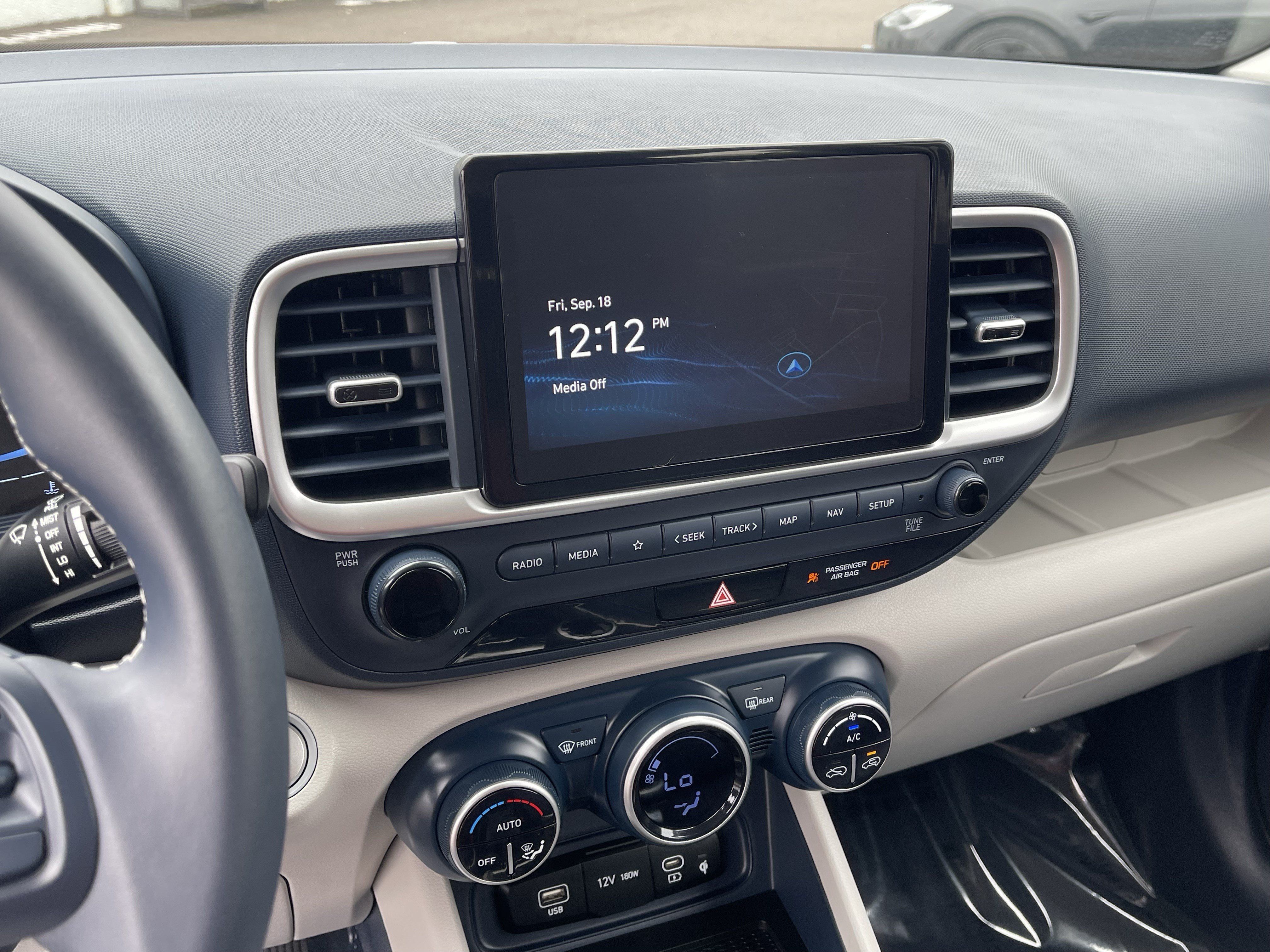 Certified 2025 Hyundai Venue Limited FWD image 24