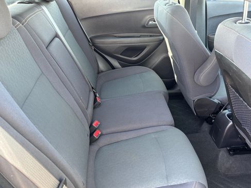 Used 2019 Chevrolet Trax LS FWD image 28