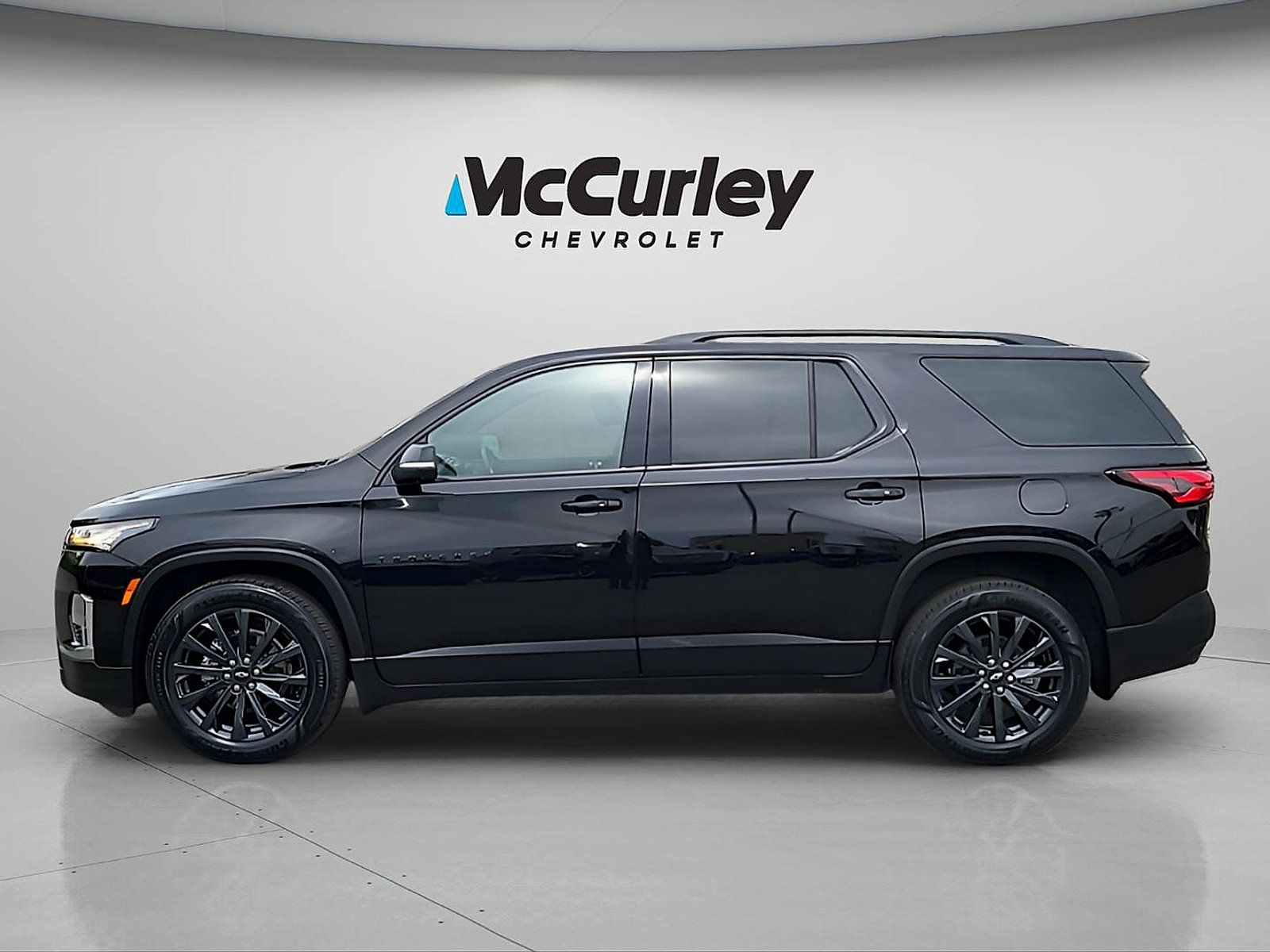 Used 2023 Chevrolet Traverse RS w/ LPO, Floor Liner Package AWD/4WD image 4