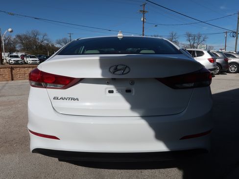 Used 2018 Hyundai Elantra SEL image 10