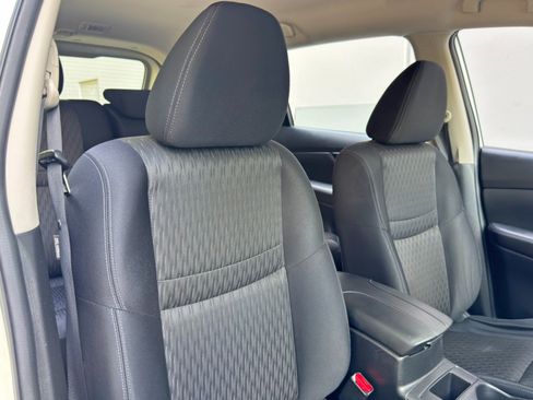 Used 2017 Nissan Rogue S AWD/4WD image 29