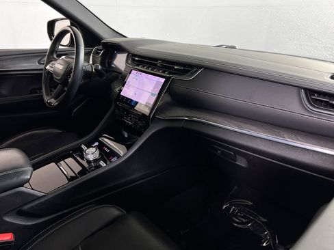 Used 2023 Jeep Grand Cherokee Overland w/ Adv Protech Group III image 29