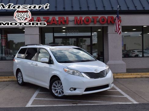 Used 2013 Toyota Sienna Limited w/ Premium Pkg FWD image 1