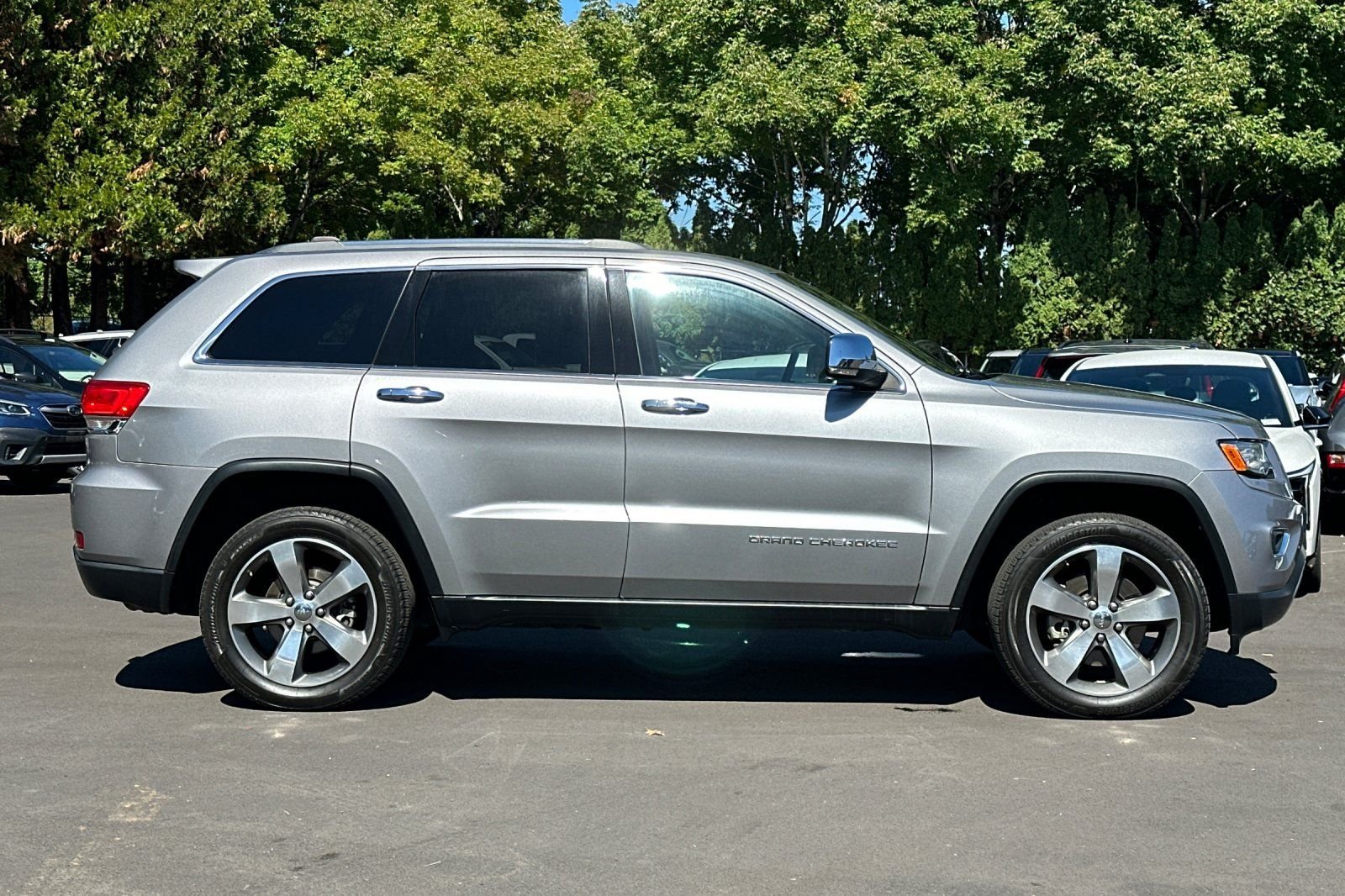 Used 2015 Jeep Grand Cherokee Limited w/ Luxury Group II AWD/4WD image 3