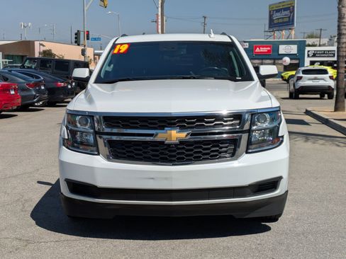 Used 2019 Chevrolet Suburban LT image 2