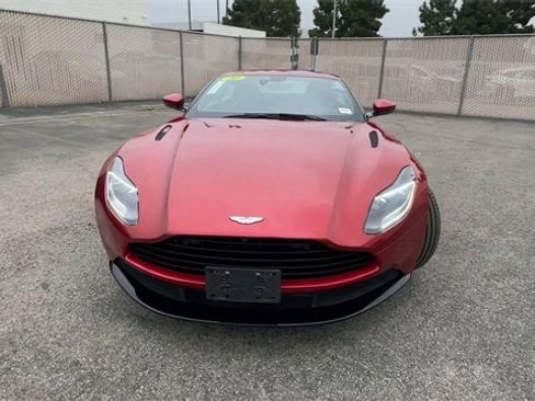 Used 2020 Aston Martin DB11 Coupe image 3