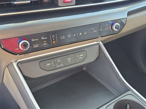 New 2026 Kia Carnival LXS image 24