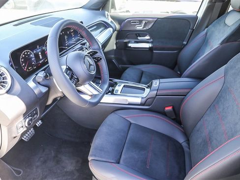 Used 2024 Mercedes-Benz GLB 250 4MATIC image 22