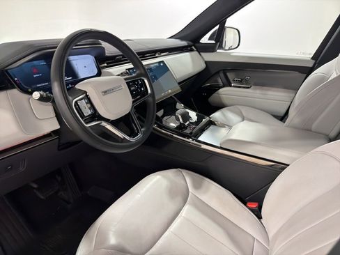 Used 2025 Land Rover Range Rover Sport SE image 10