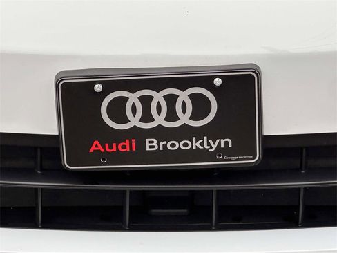 Used 2023 Porsche Panamera 4 Platinum Edition image 9