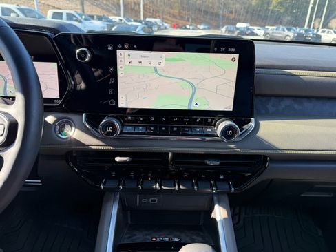 Used 2023 Chevrolet Colorado ZR2 w/ ZR2 Convenience Package III image 19