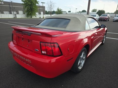 Used 2004 Ford Mustang Convertible RWD image 5
