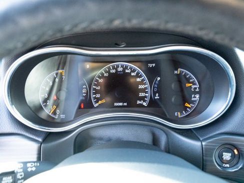 Certified 2021 Jeep Grand Cherokee Laredo X image 17