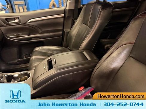Used 2019 Toyota Highlander SE AWD/4WD image 10