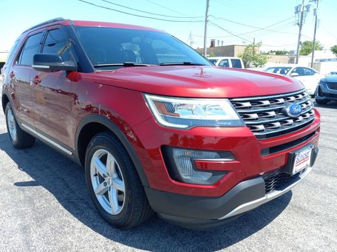 Used 2017 Ford Explorer XLT w/ Equipment Group 202A AWD/4WD image 3