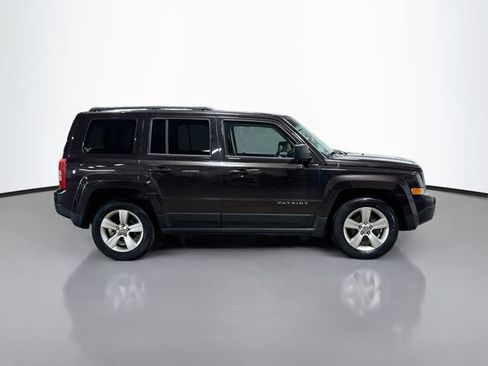 Used 2014 Jeep Patriot Latitude AWD/4WD image 5