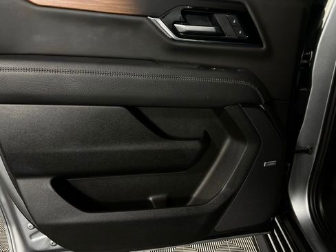 Used 2025 GMC Yukon XL Denali image 28