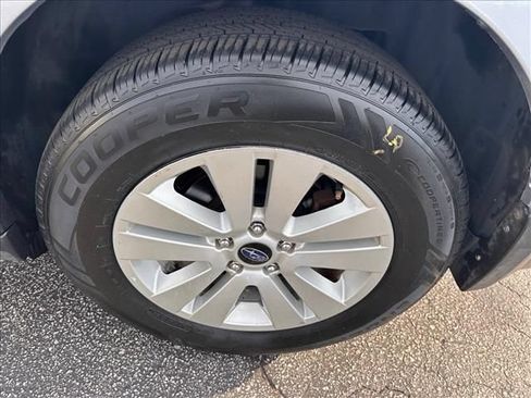Used 2018 Subaru Outback 2.5i Premium AWD/4WD image 35