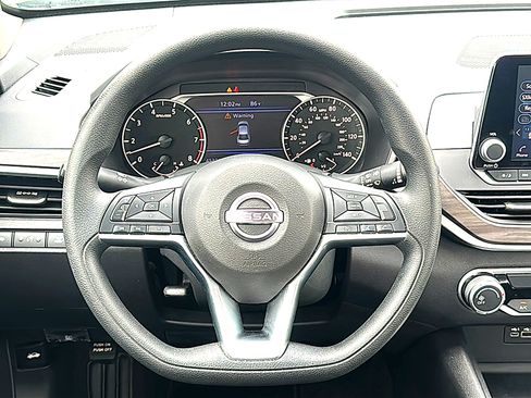 Used 2025 Nissan Altima 2.5 SV FWD image 27