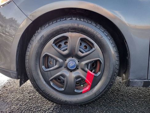 Used 2015 Ford Focus S image 9