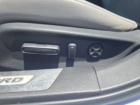Used 2019 Honda Accord Touring image 15