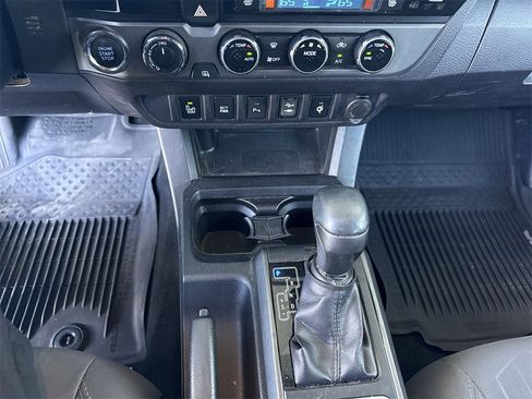 Used 2017 Toyota Tacoma TRD Off-Road image 27