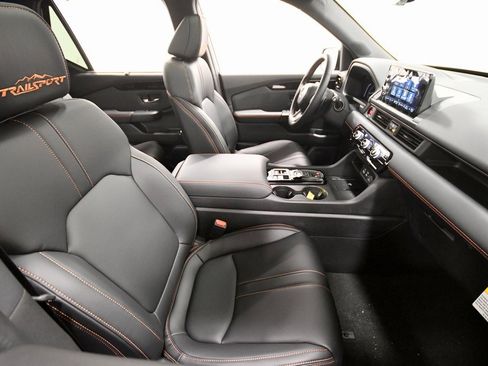 Certified 2025 Honda Pilot TrailSport image 14