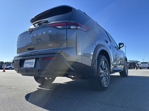 Used 2022 Nissan Pathfinder SV image 10