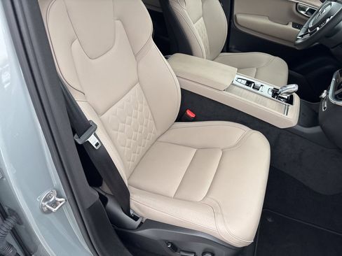 Certified 2025 Volvo XC90 B6 Plus image 41