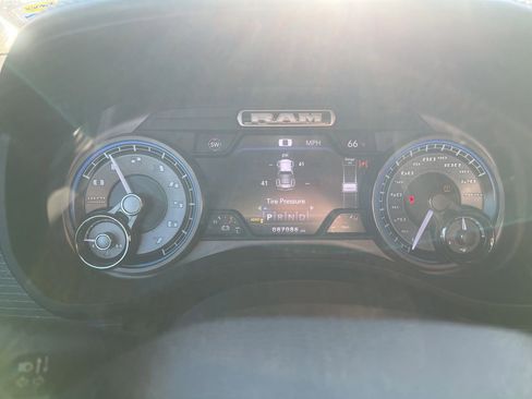 Used 2019 RAM 1500 Limited w/ Body Color Bumper Group image 24