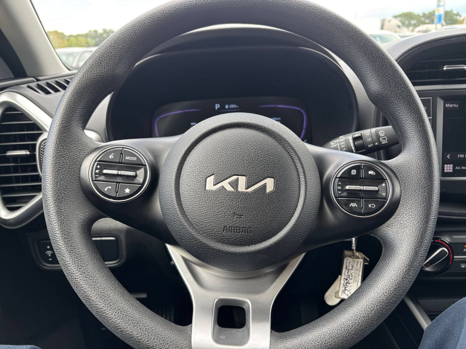Used 2025 Kia Soul LX w/ LX Technology Package FWD image 25