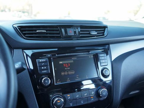 Used 2021 Nissan Rogue Sport S image 19