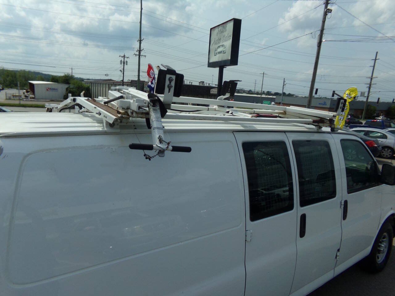 Used 2015 Chevrolet Express 2500 RWD image 14