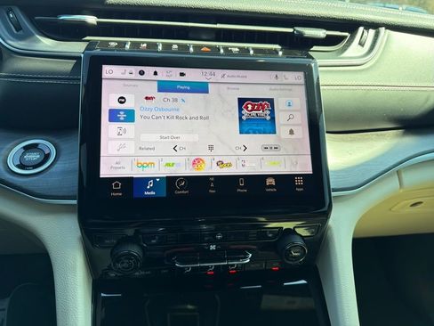 Used 2023 Jeep Grand Cherokee Limited image 16