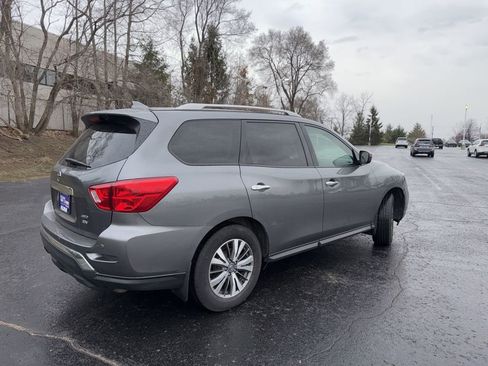 Used 2019 Nissan Pathfinder SV image 3