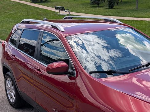 Used 2015 Jeep Cherokee Latitude w/ Cold Weather Group AWD/4WD image 12