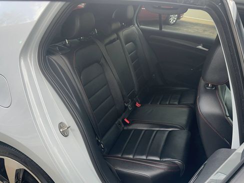 Used 2019 Volkswagen Golf 4-Door FWD image 7