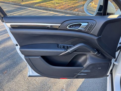 Used 2016 Porsche Cayenne GTS image 19