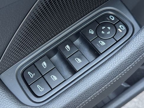 Used 2025 Porsche Panamera image 17