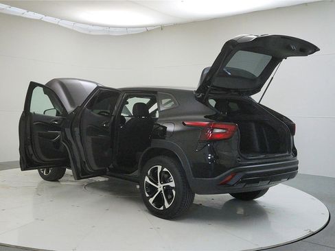 Used 2025 Chevrolet Trax RS image 11