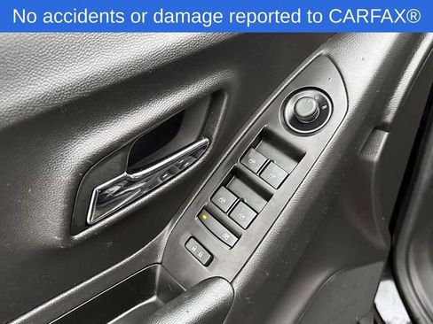 Certified 2022 Chevrolet Trax LS w/ Tint and Cruise Package image 18