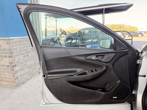 Used 2017 Chevrolet Malibu LT w/ Leather Package image 13