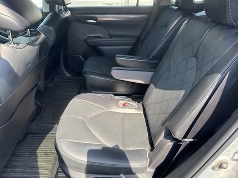 Used 2022 Toyota Highlander Platinum image 15