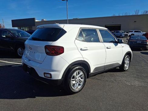 New 2026 Hyundai Venue SE image 4