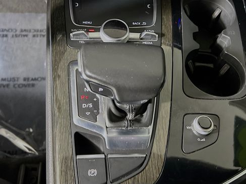 Used 2018 Audi Q7 3.0T Premium Plus w/ Premium Plus Package AWD/4WD image 24
