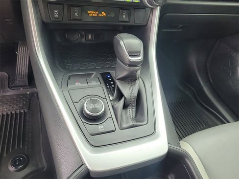 Used 2022 Toyota RAV4 XLE Premium image 34