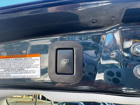 Used 2015 Toyota Venza LE image 17